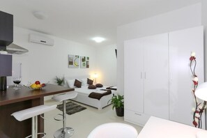 Bügeleisen/Bügelbrett, kostenloses WLAN, Bettwäsche