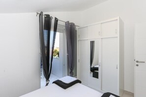 1 chambre, coffres-forts dans les chambres, fer et planche à repasser