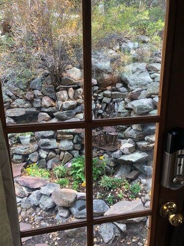 Romantic getaway. above the Lake, surrounded by mountains peaks, perfect!