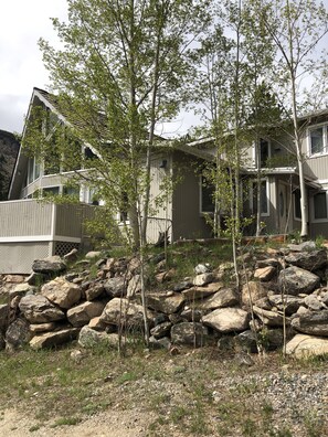 Exterior detail - Romantic getaway. above the Lake, surrounded by mountains peaks, perfect! (Georgetown)