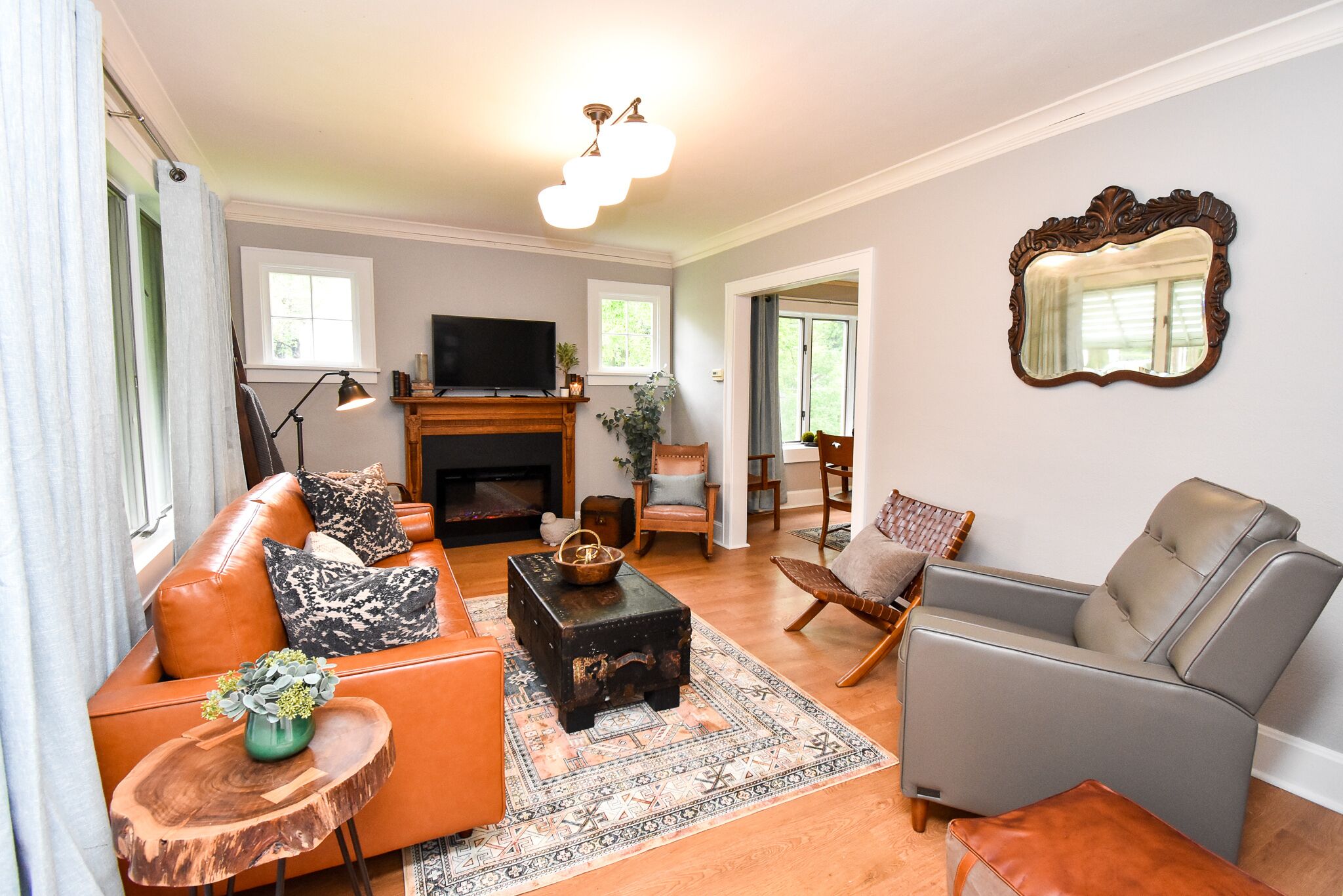 Bluebird Beauty in the Heights! Large 3bd/2 bth  close to everything in Heights!