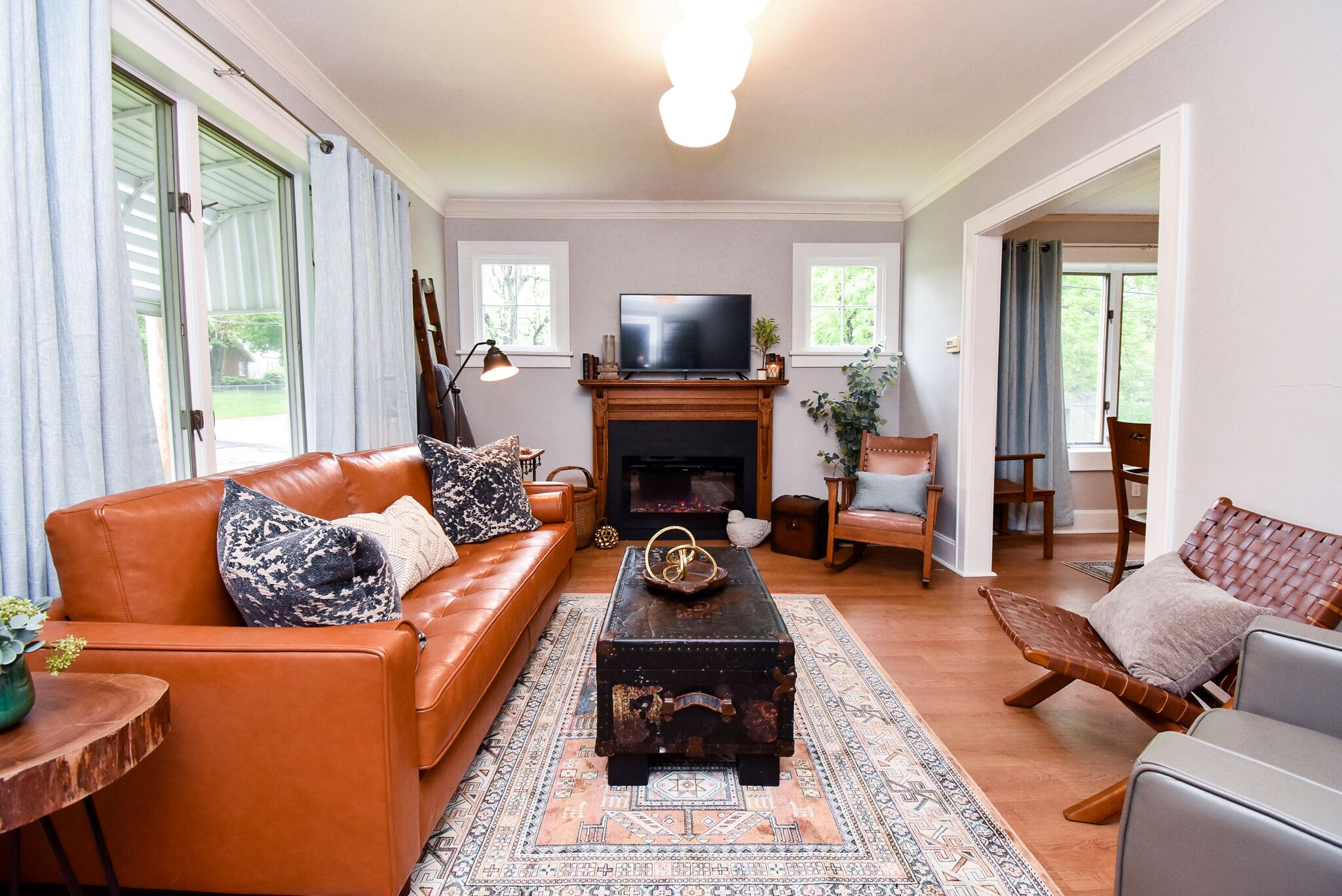 Bluebird Beauty in the Heights! Large 3bd/2 bth  close to everything in Heights!