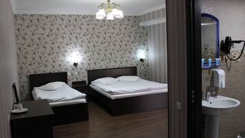 Comfort Triple Room | Individually decorated, individually furnished, free WiFi, bed sheets