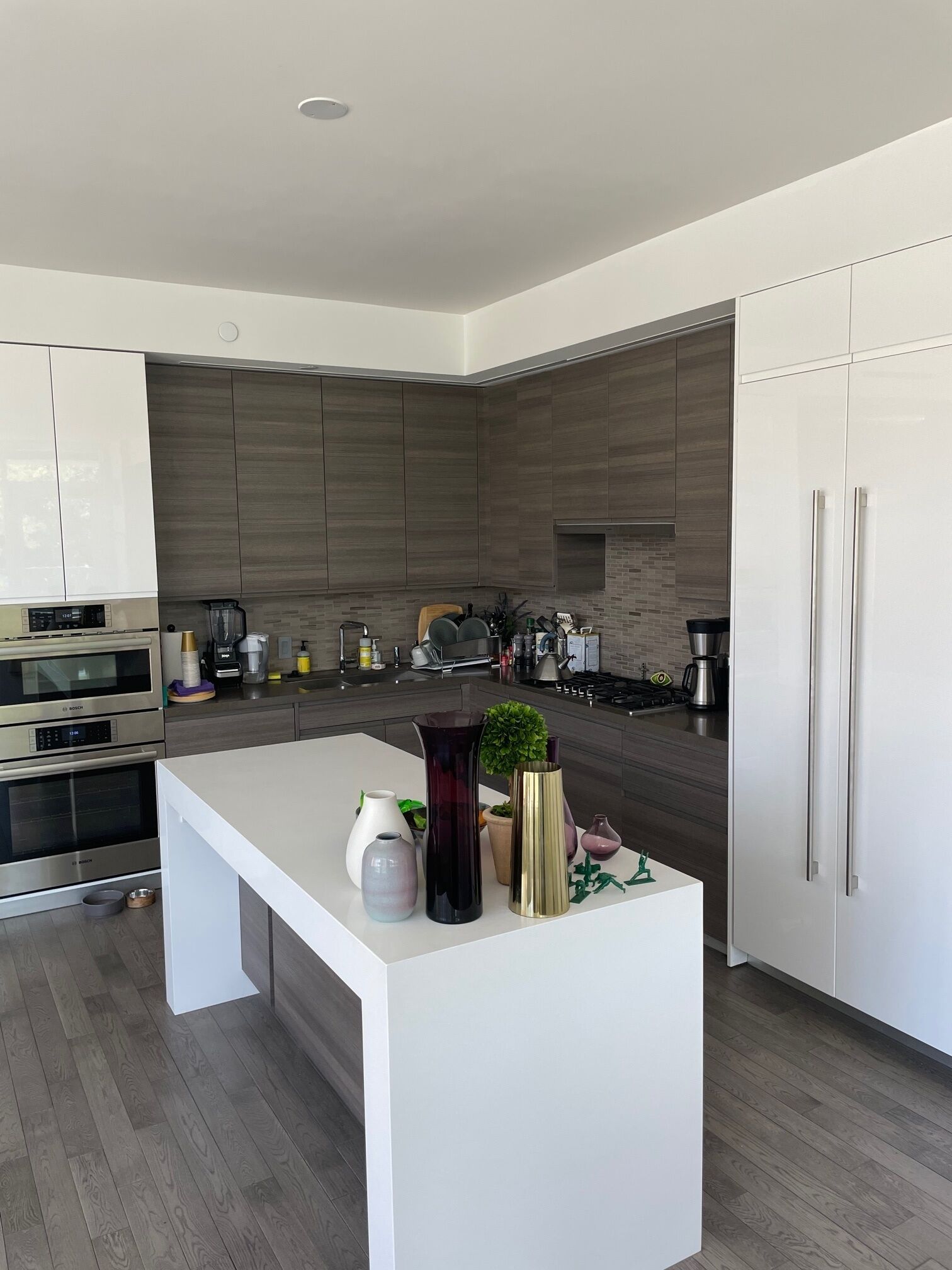 Dining tables, kitchen islands