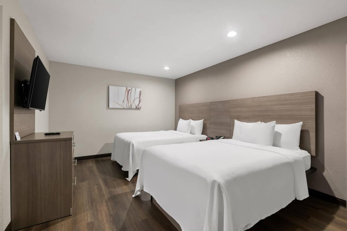 Desk, blackout drapes, iron/ironing board, free WiFi