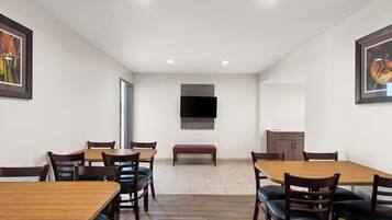 Free daily continental breakfast