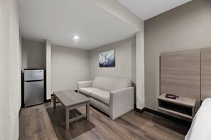 Desk, blackout drapes, iron/ironing board, free WiFi - Quality Suites Wildwood - The Villages (Wildwood)