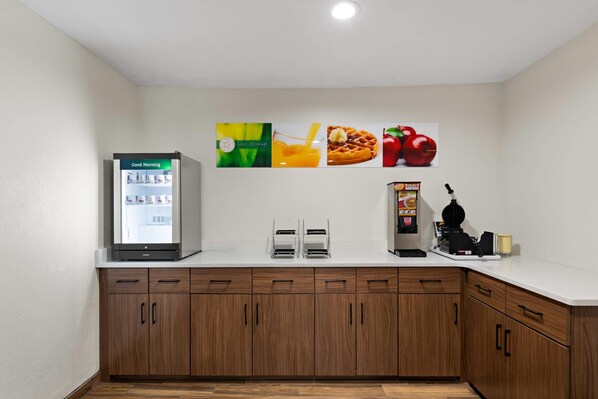 Free daily continental breakfast  - Quality Suites Wildwood - The Villages (Wildwood)