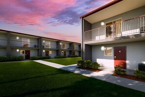 Exterior - Quality Suites Wildwood - The Villages (Wildwood)