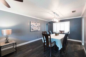 Dining - LUXURY GETAWAY OASIS w PRIVATE POOL mins to BEACH! (Seminole)