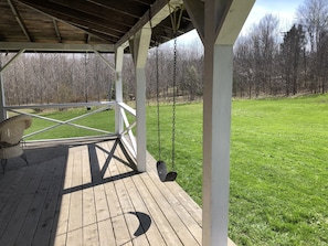 Terrace/patio - 5-Bedroom Farmhouse Estate in Muskoka (Utterson)