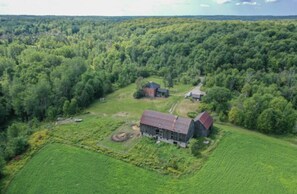 Exterior - 5-Bedroom Farmhouse Estate in Muskoka (Utterson)