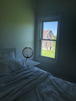 5 bedrooms, desk, iron/ironing board, free WiFi - 5-Bedroom Farmhouse Estate in Muskoka (Utterson)