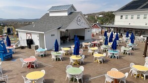 Outdoor dining - Vacation Paradise in Branson. Stormy Point Village 2BDR Cottage. Sleeps 6 (Branson)