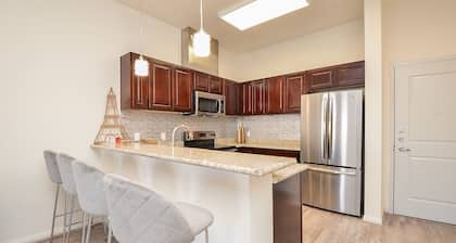 1D | Gated Complex | Daily Needs in Walking Distance