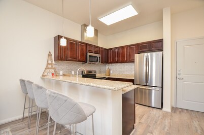 1D | Gated Complex | Daily Needs in Walking Distance