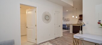 1D | Gated Complex | Daily Needs in Walking Distance 