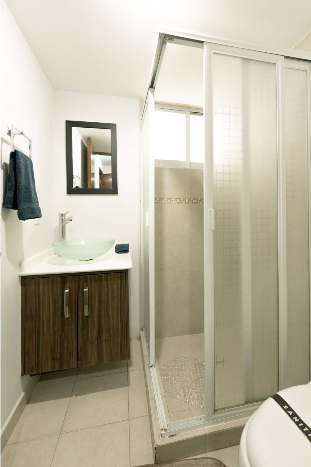 Departamento Confort | Baño | Regadera y toallas 