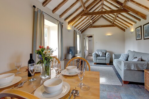 Bolt Hole - sleeps 4 guests  in 2 bedrooms