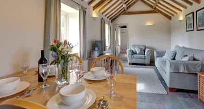 Bolt Hole - sleeps 4 guests in 2 bedrooms