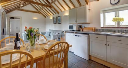 Bolt Hole - sleeps 4 guests in 2 bedrooms