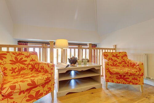 Long Barn - sleeps 14 guests  in 7 bedrooms