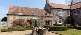 Riding Stable - sleeps 6 guests  in 3 bedrooms