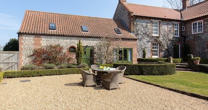 Riding Stable - sleeps 6 guests in 3 bedrooms