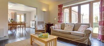 Wash House - sleeps 6 guests  in 3 bedrooms