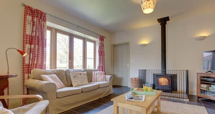 Wash House - sleeps 6 guests in 3 bedrooms