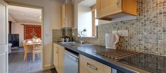 Workshop - sleeps 8 guests  in 4 bedrooms