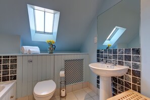 Combined shower/bathtub, hair dryer - Workshop - sleeps 8 guests  in 4 bedrooms (Holt)