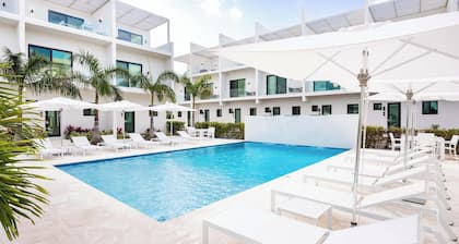 Seascape Grace Bay Hotel & Townhome Villas