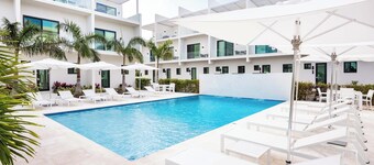 Seascape Grace Bay Hotel & Townhome Villas