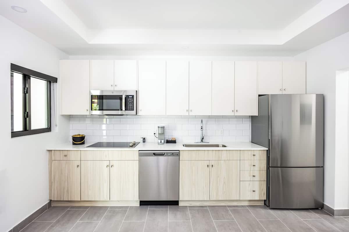 microwave, dishwasher, coffee/tea maker, electric kettle