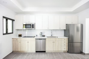 Microwave, dishwasher, coffee/tea maker, electric kettle