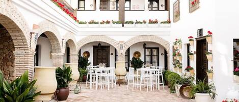 تناول الطعام بالخارج