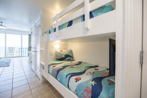 1 chambre, coffres-forts dans les chambres, fer et planche à repasser