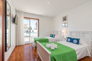 4 Schlafzimmer, Schreibtisch, Bügeleisen/Bügelbrett, kostenloses WLAN