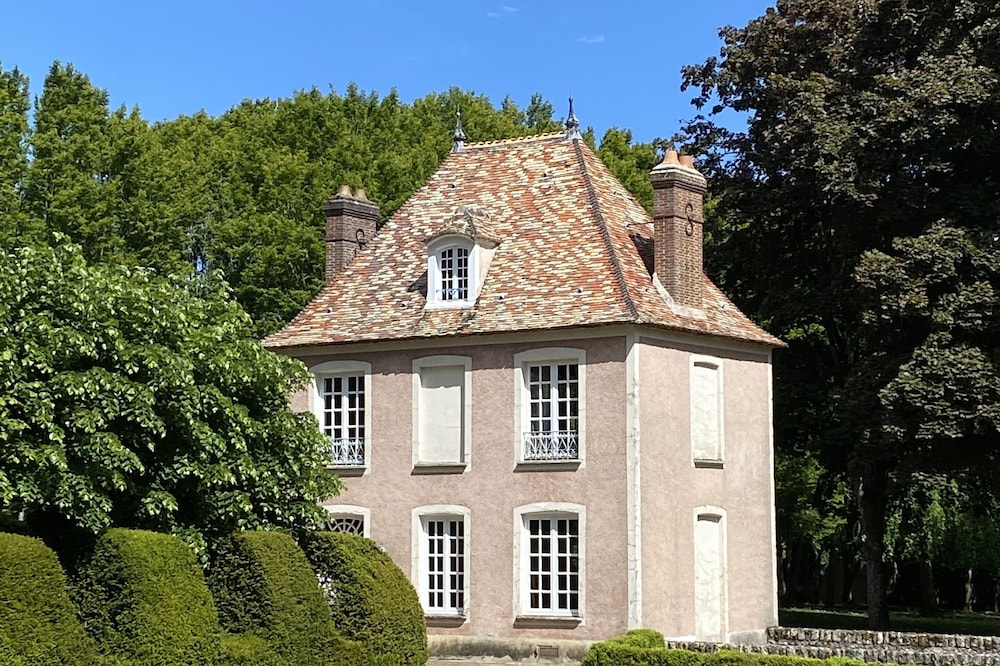 Pavillon Xvii du Chateau de Saudreville 46 Kilomêtres au sud de Paris