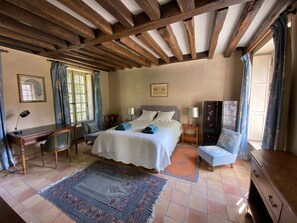 2 bedrooms, desk, travel cot, free WiFi - Pavillon Xvii du Chateau de Saudreville 46 Kilomêtres au sud de Paris (Villeconin)