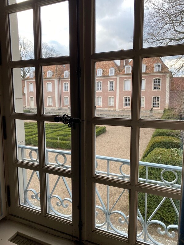 Interior - Pavillon Xvii du Chateau de Saudreville 46 Kilomêtres au sud de Paris (Villeconin)