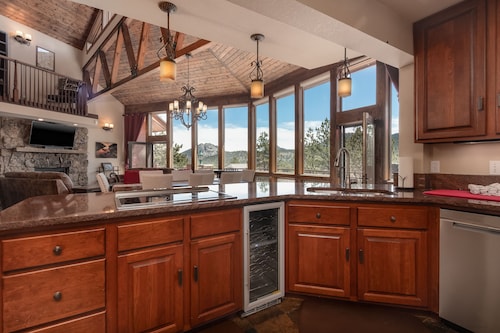 A Lodge Feel in a Beautiful Private Home - EP Reg#3041
