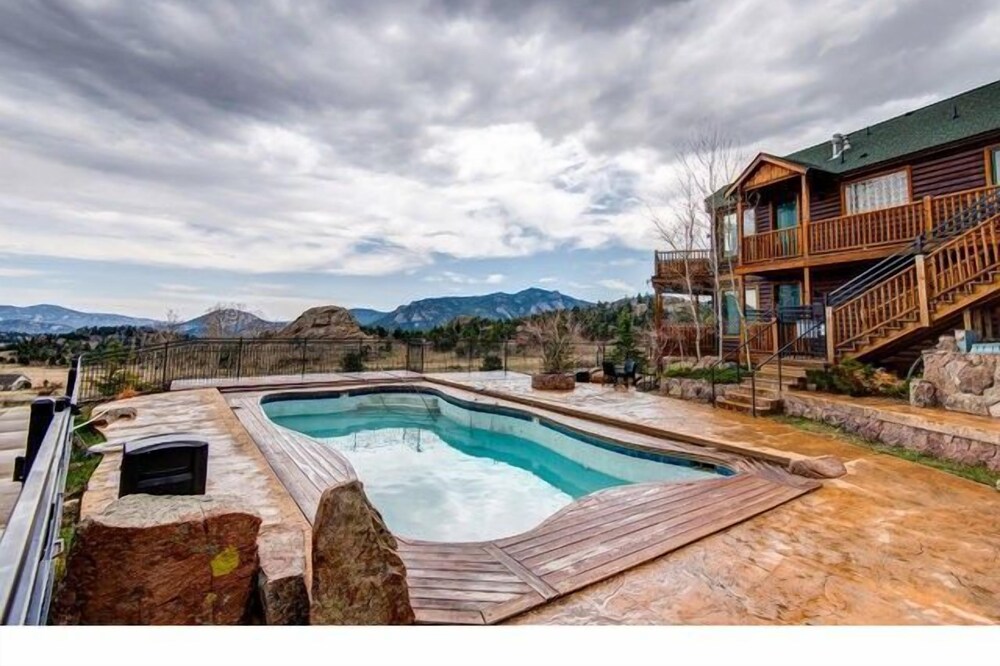 Breathtaking Mountain Views, Close to Marys Lake,RMNP, Community Pool/Hot Tub- Marys Lake Lookout, Estes Park CO