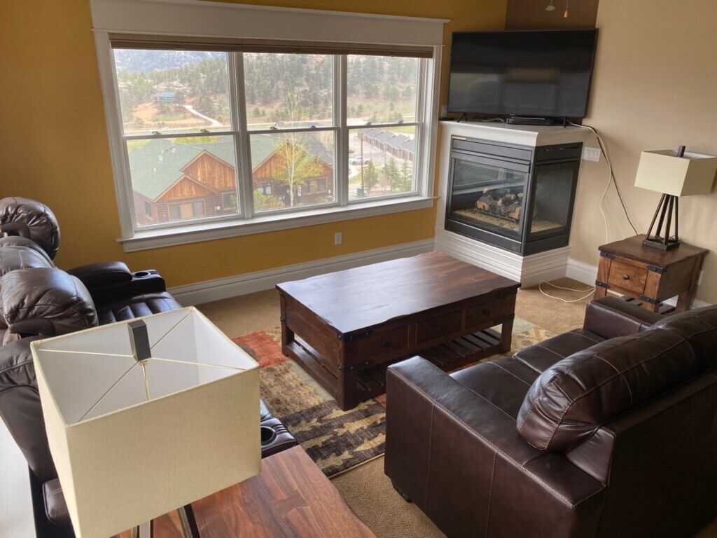 Breathtaking Mountain Views, Close to Marys Lake,RMNP, Community Pool/Hot Tub- Marys Lake Lookout, Estes Park CO