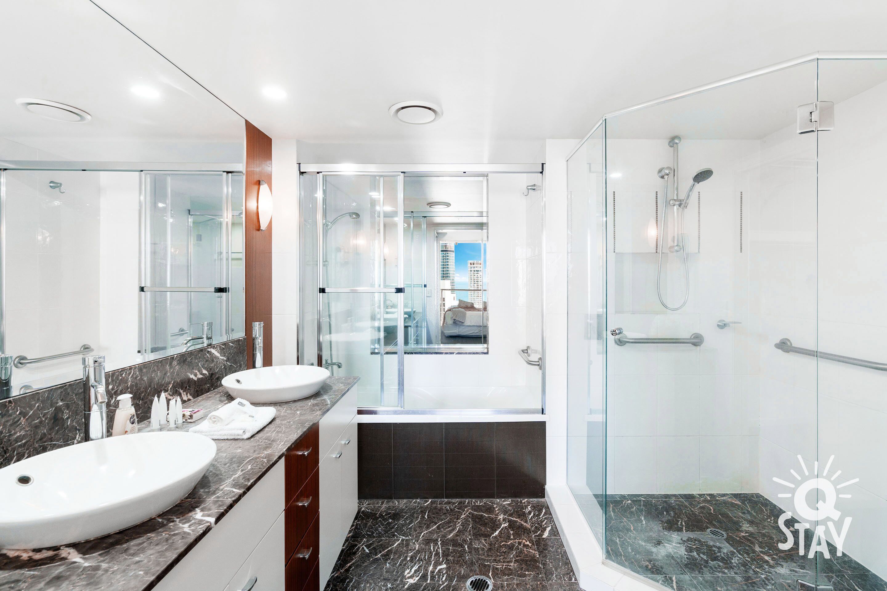 Chevron Rennaisance – 3 Bedroom Ocean — Q Stay — image 19