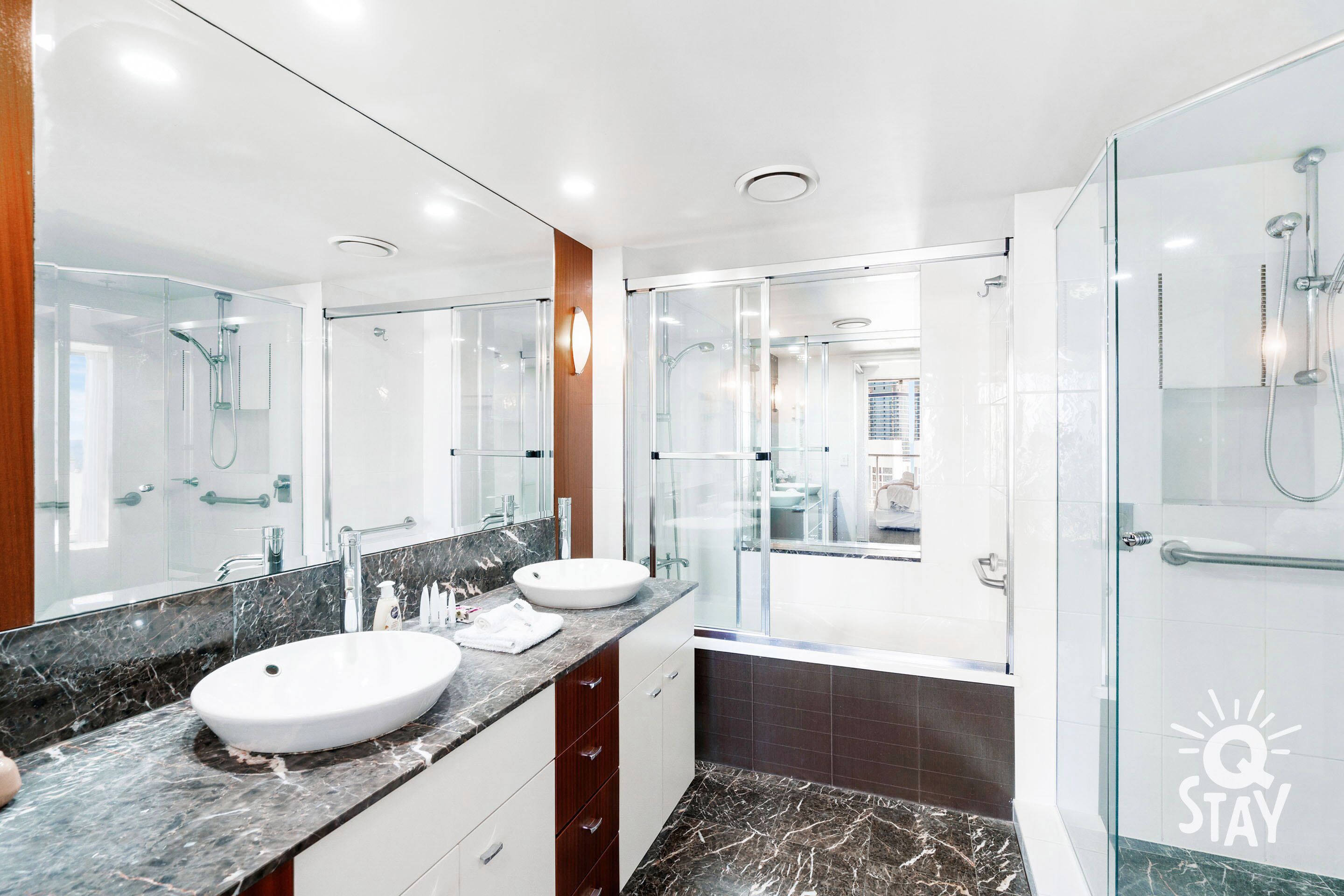 Chevron Rennaisance – 3 Bedroom Ocean — Q Stay — image 21