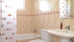 Premium Apartment | Bathroom | Combined shower/tub, soap, toilet paper