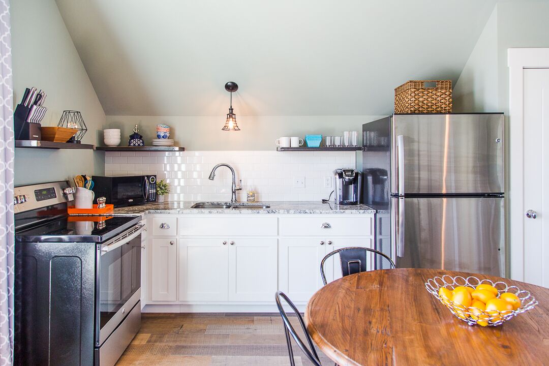 Carlton Landing! A beautiful apartment on Redbud Park