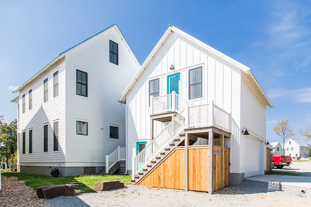 Carlton Landing! A beautiful apartment on Redbud Park